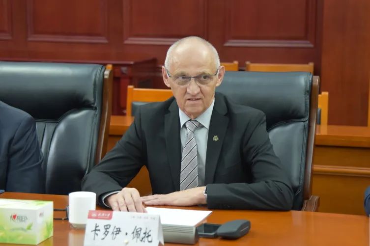 1730941095617285 1730941095617285